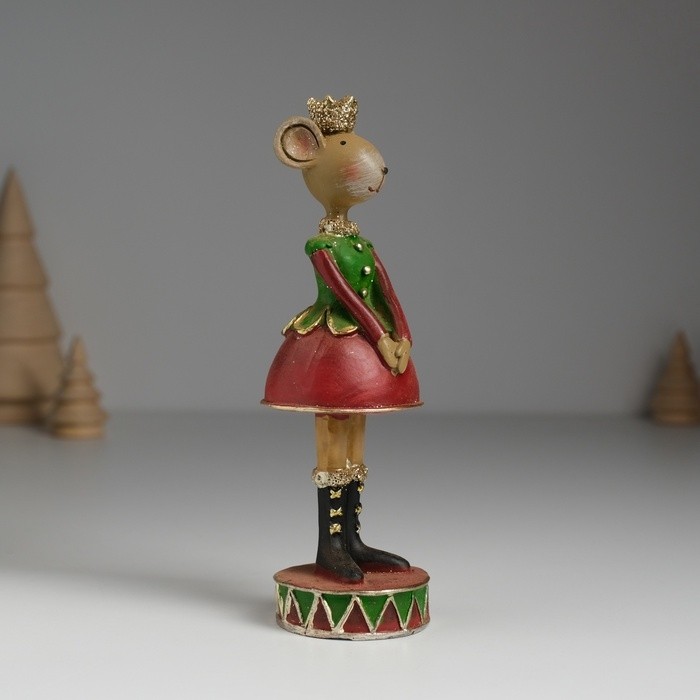 Фигурка полистоун «Мышка/Мышонок в красно-зелёном наряде», 4.5×4.5×14.5 см, МИКС