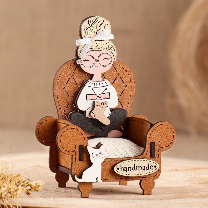 Игольница сувенир «Рукодельница», МДФ, Дуб-золото, 8.5×5×11.5 см