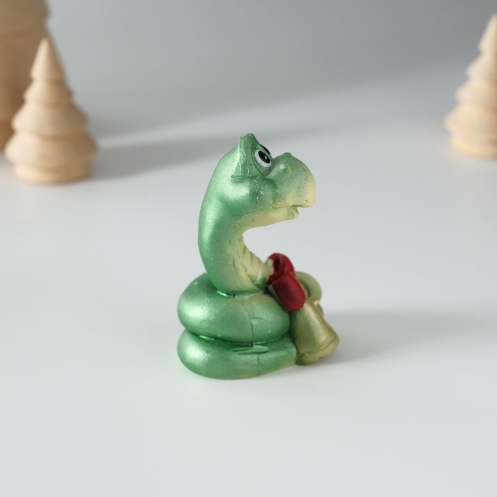 Фигурка полистоун «Змейка с колокольчиками/звездой», 3.5×3.5×6.5 см, МИКС