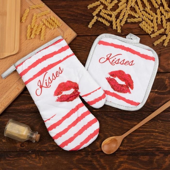 Кухонный набор Доляна Kisses, прихватка 17×17 см, варежка-прихватка 26×16 см, 100% п/э