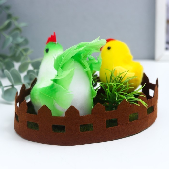 Фигурка пасхальная «Курочка и цыплёнок на лужайке», 15×10×9 см