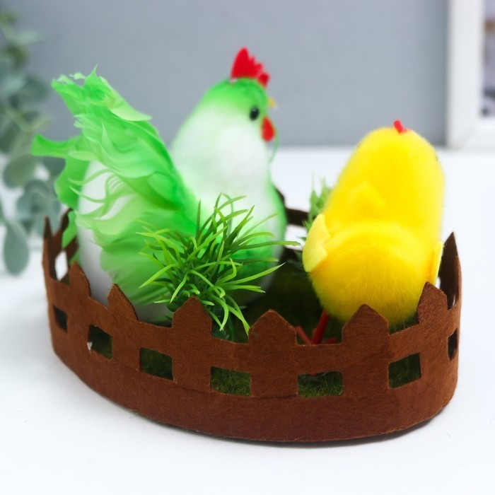 Фигурка пасхальная «Курочка и цыплёнок на лужайке», 15×10×9 см