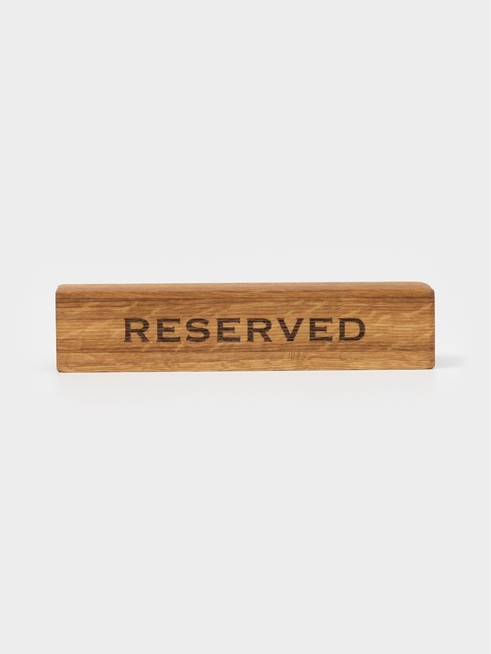 Табличка настольная деревянная Adelica «Зарезервировано/Reserved», 18×4×4 см, дуб