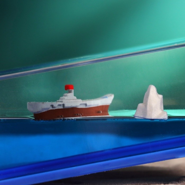 Антистресс корабль в жидкости «Авианосец», 15×5.5×5.3 см