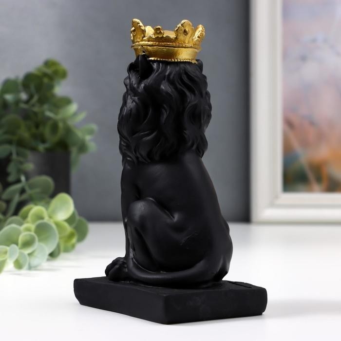 Фигурка полистоун «Чёрный лев в золотой короне», 13.8×5.8×8 см