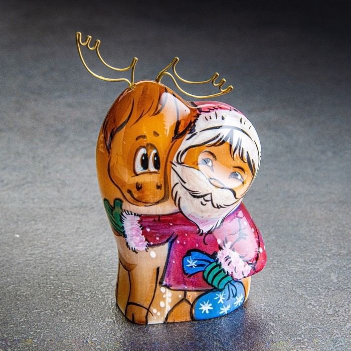 Фигурка «Дед Мороз с оленем», селенит