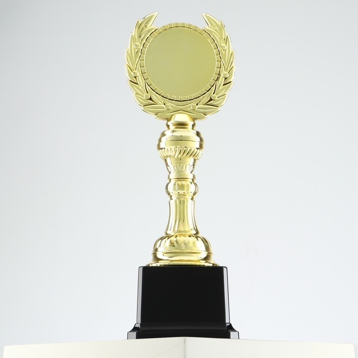 Кубок 068, наградная фигура, золото, подставка пластик, 23.5×8×7.5 см