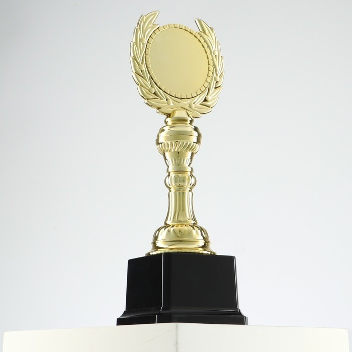 Кубок 068, наградная фигура, золото, подставка пластик, 23.5×8×7.5 см