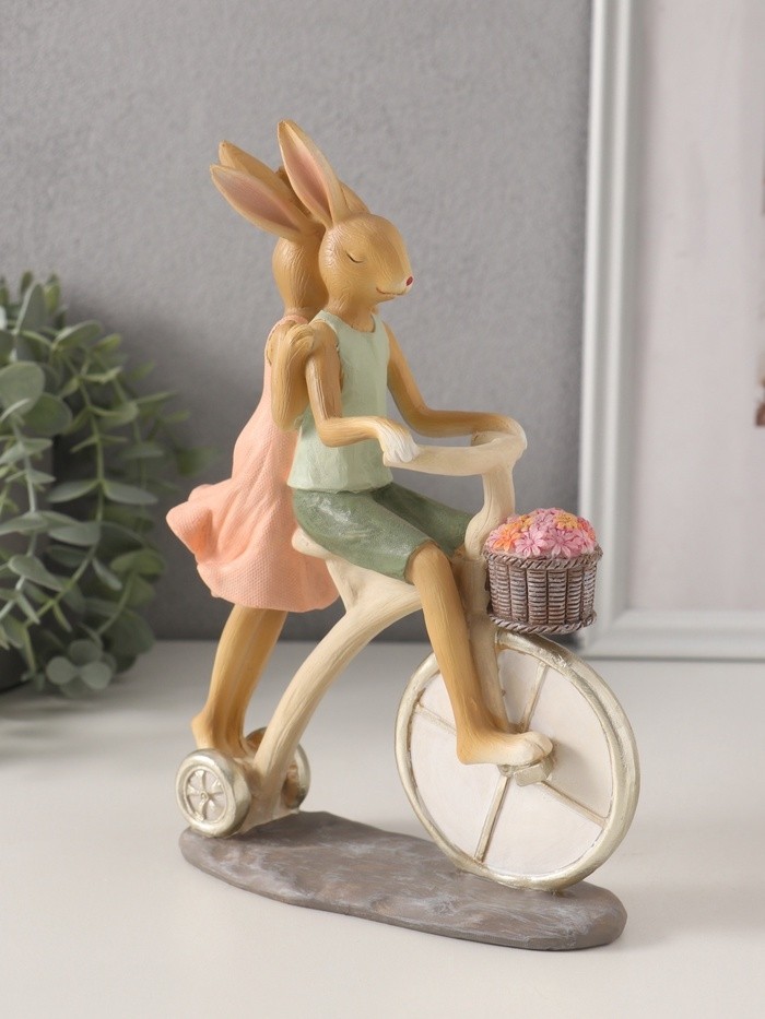Фигурка полистоун «Романтика. Кролики: катание на велосипеде», 16×6.5×22.5 см