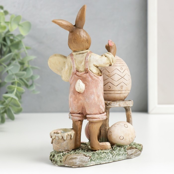 Фигурка полистоун «Зайчик-художник роспись яиц», 15.5×7.5×11.5 см