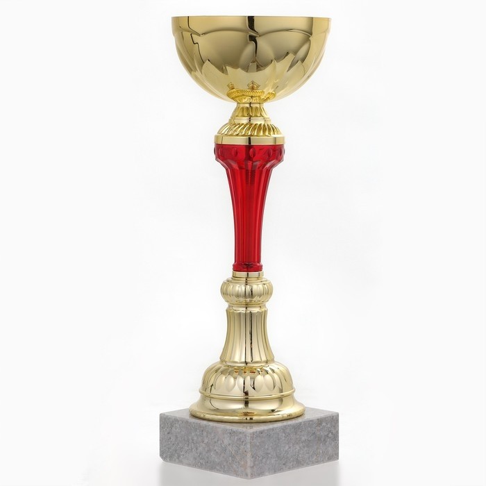 Кубок 131A, наградная фигура, золото, подставка камень, 28 × 10 × 9 см.