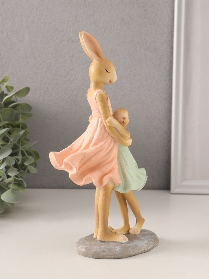 Фигурка полистоун «Зайки. Мама с дочкой», 11.5×7×21.5 см