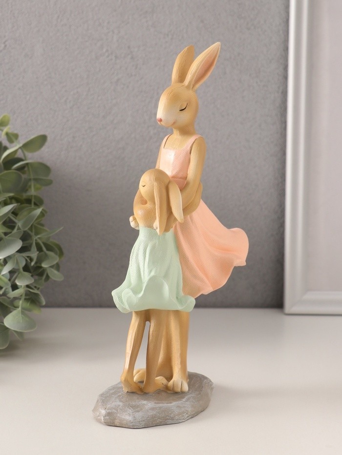 Фигурка полистоун «Зайки. Мама с дочкой», 11.5×7×21.5 см